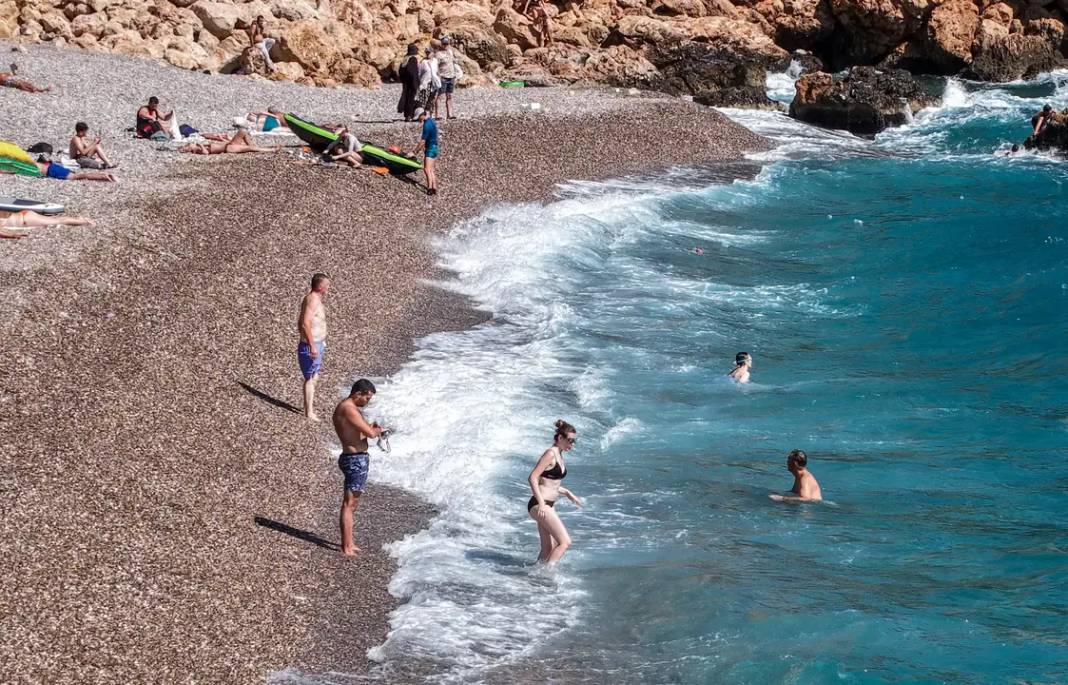 Antalya Yağmurdan Güneşe Çabuk Geçti 7